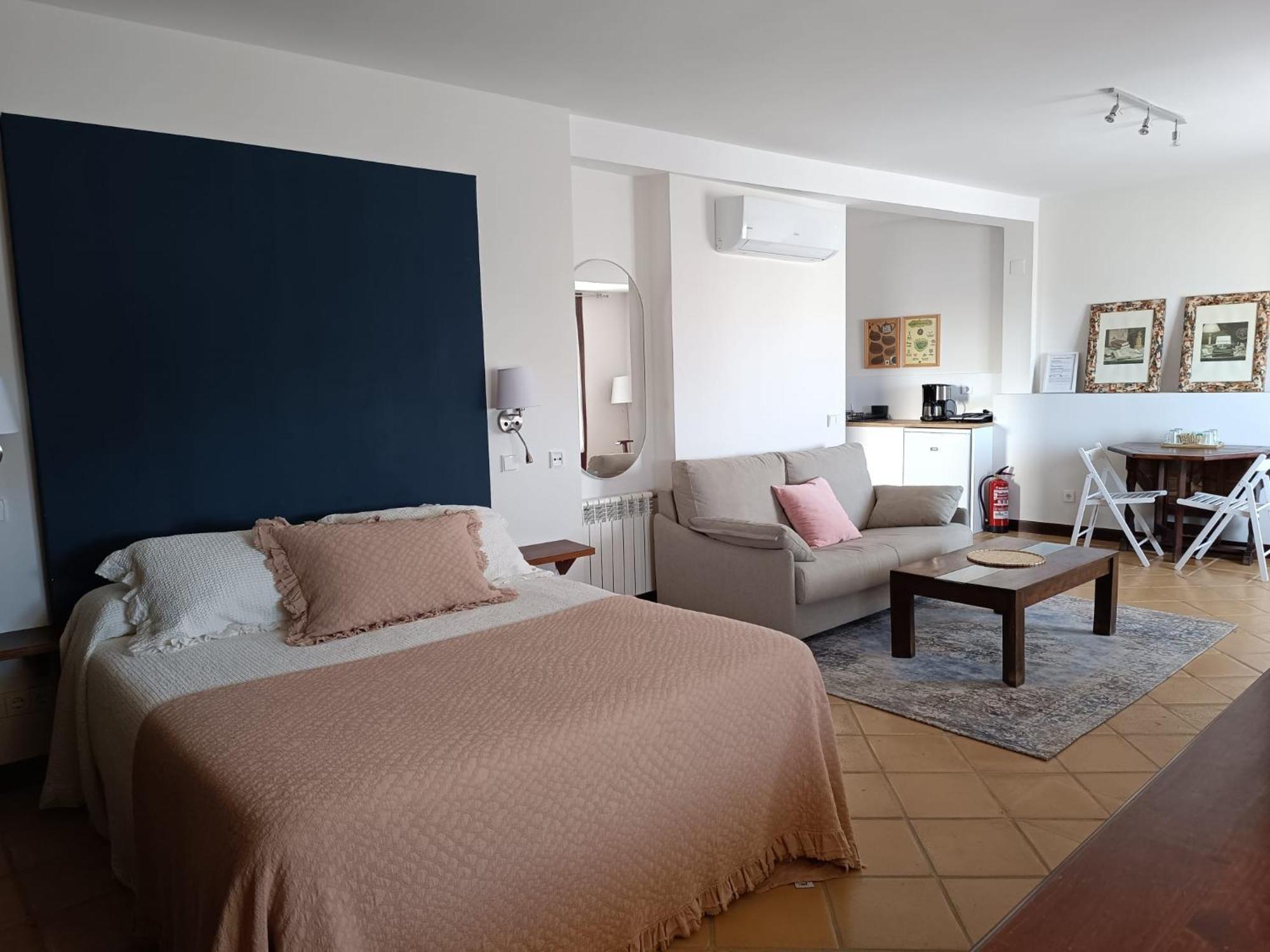 Apartamentos Turisticos La Vida De Antes Консуегра Екстериор снимка